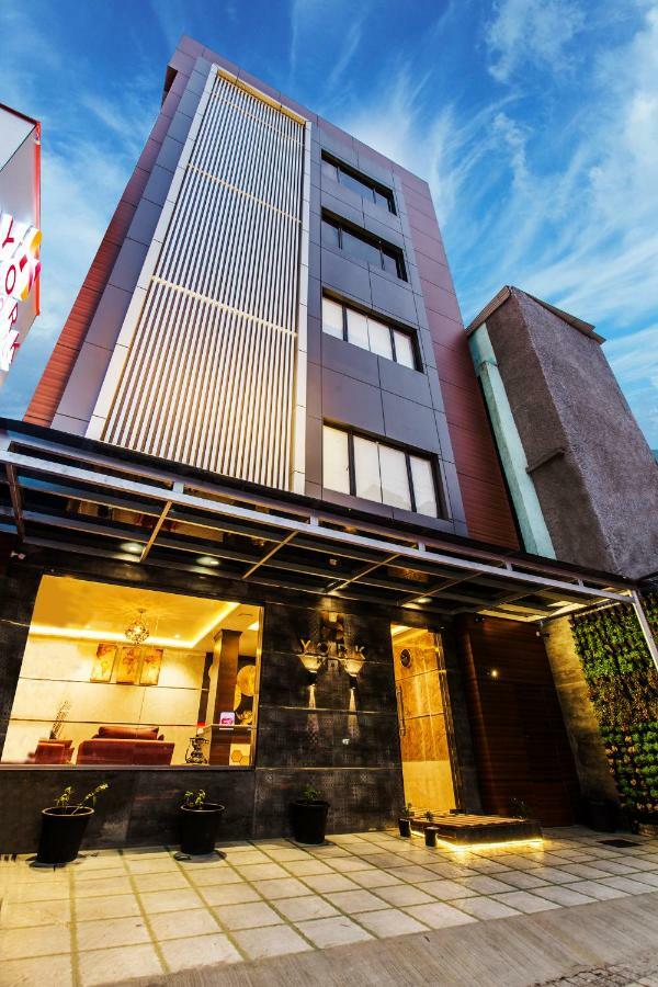 York Hotel Kochi Buitenkant foto